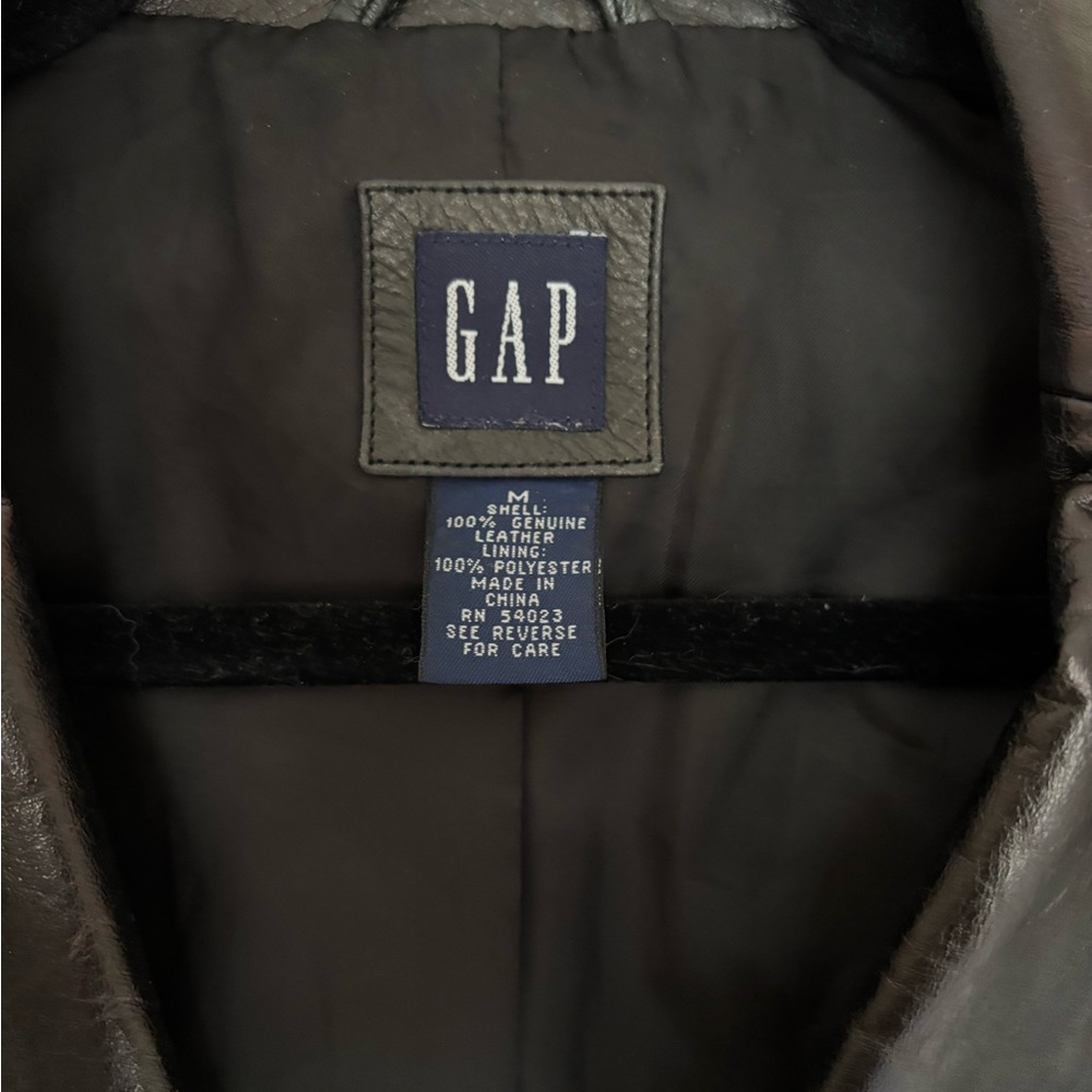 Vintage GAP Women's Black Leather Jacket - Picture 2 of 7